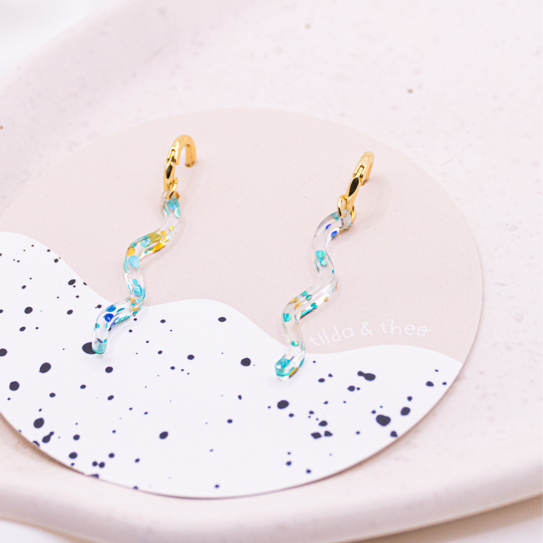 Oorbellen glitter oorringen acryl 18k vergulde glitter slang - lichtgewicht oorknopjes geometrische vorm