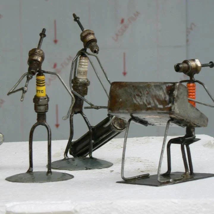 Zündkerzen-Figur | verschiedene Musiker:innen