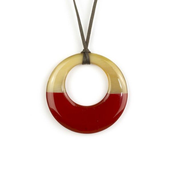 Kleine rood gelakte onregelmatige hanger
