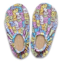 Colorful kitty cat print children's slippers, non-slip sole, soft fabric, cute animal design.