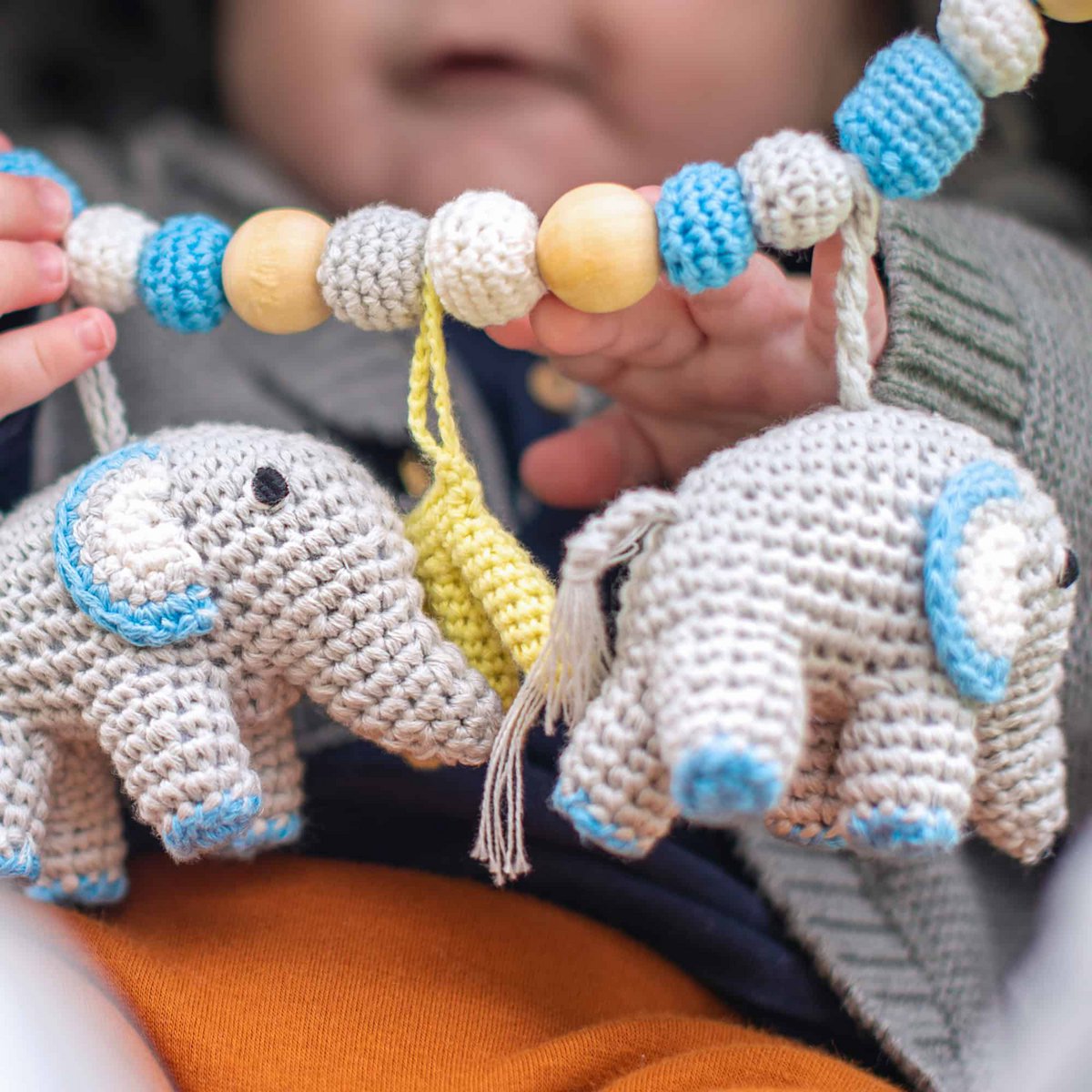 Crocheted pram chain elephant JUMBO in blue