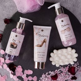 Badesæt PURE LUXURY i keramisk sko i hvid/pink