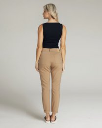 Champagner-Chino mit mittelhohem Bund | Die Verena