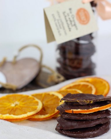 Organic oranges in the sustainable Chuncho chocolate (70%)