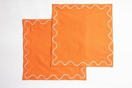 Set of 2 orange napkins with wave trim pattern
