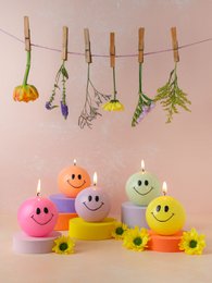 Smiley Kerze - 7,5 cm - Lila