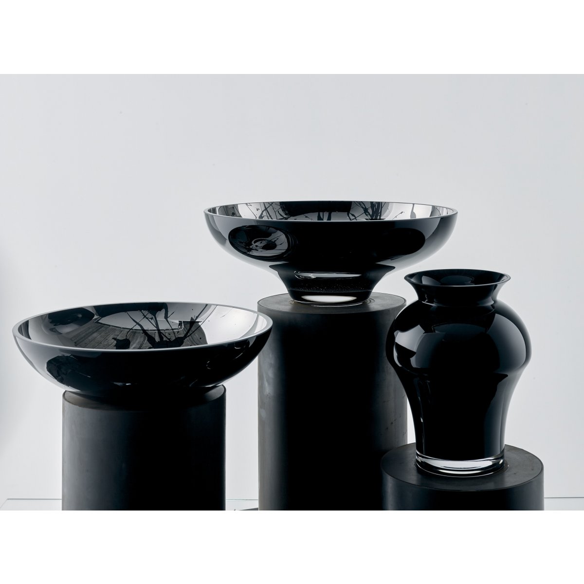 IB-Between bowl black exterior / splashed interior