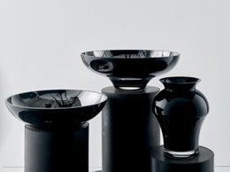 IB-Between bowl black exterior / splashed interior
