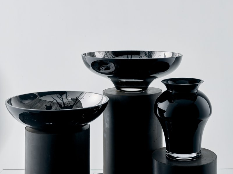 IB-Between bowl black exterior / splashed interior