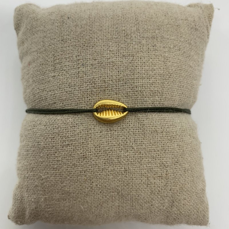 Small Golden Shell Bracelet