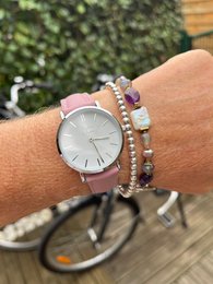 La Veritable Dameur Pastel pink læderrem med hvid krom baggrund
