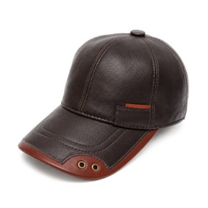 Leather cap with detail and adjustable closure