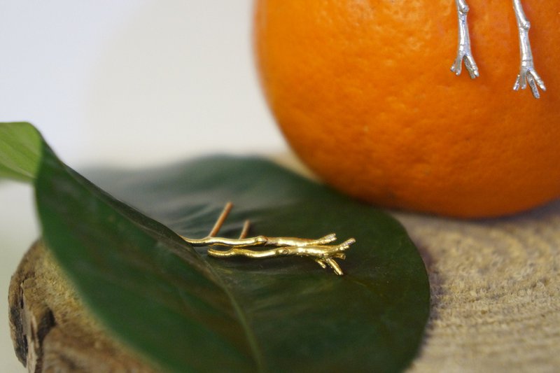 Petites boucles d'oreilles à tige : Jasmine Twig Design - Or sur argent sterling