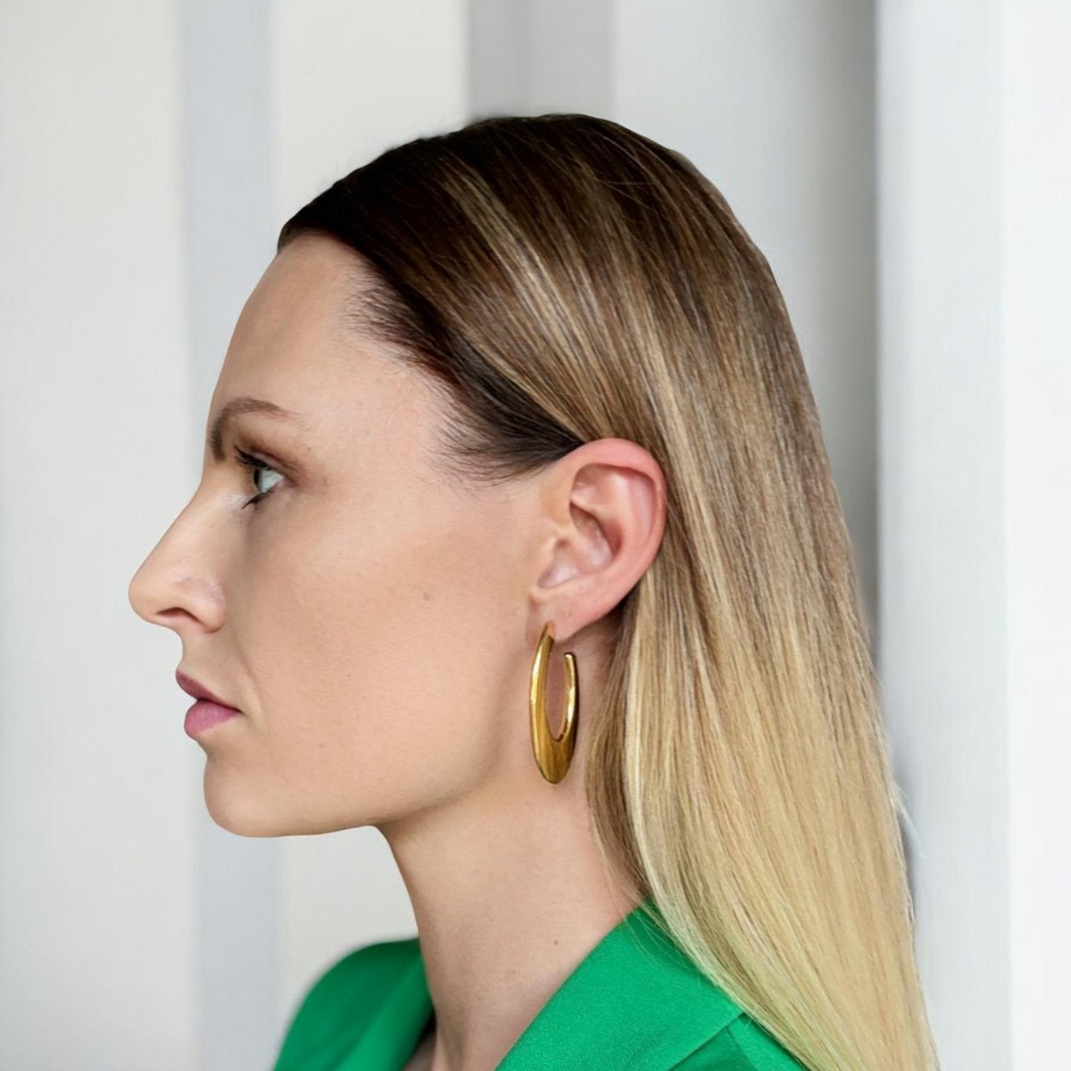 OVAL BLISS – Guld Oval Lobe Øreringe