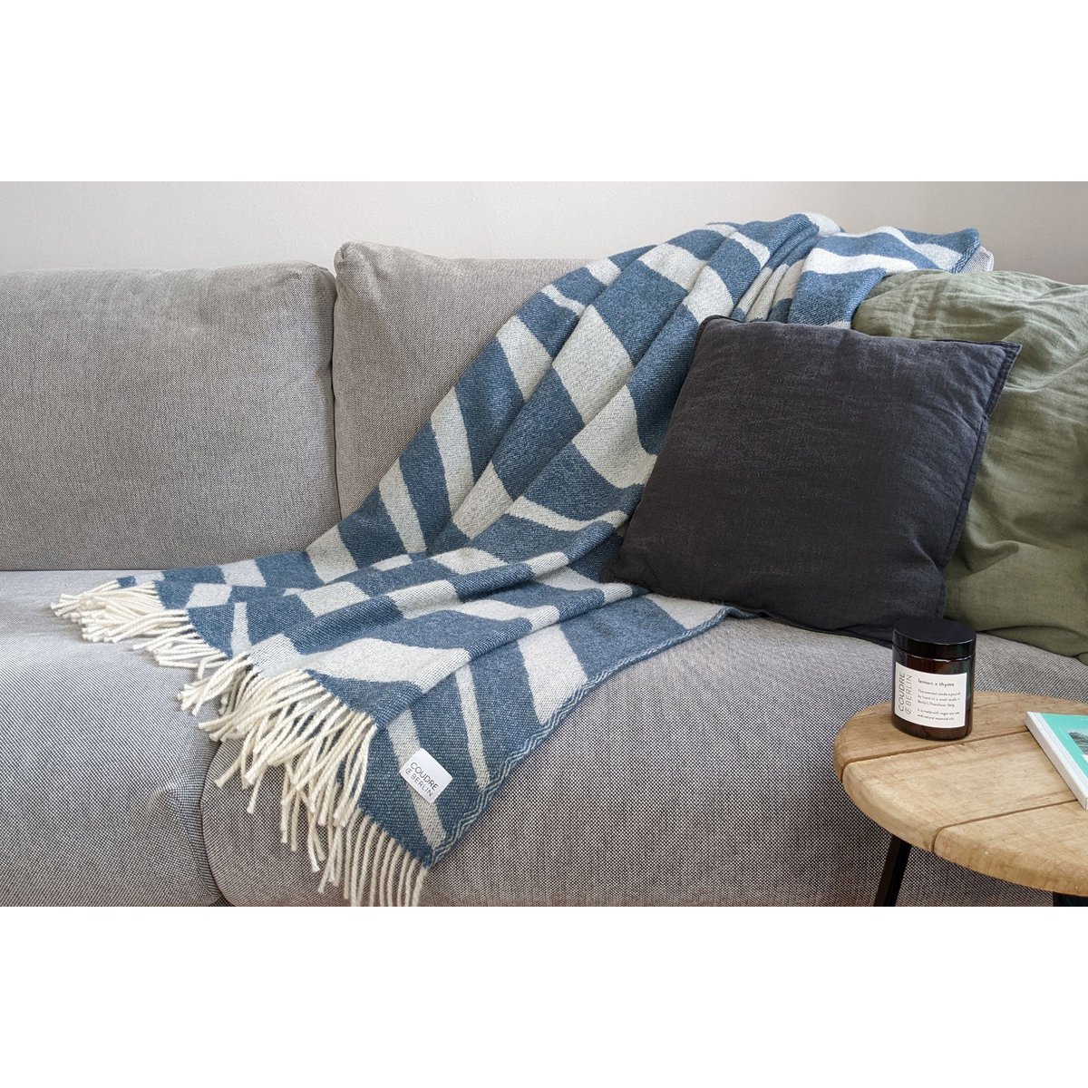 Wool blanket / cuddly blanket bold lake