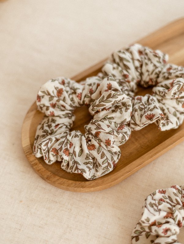 Wide Scrunchie / olive + terracotta petals