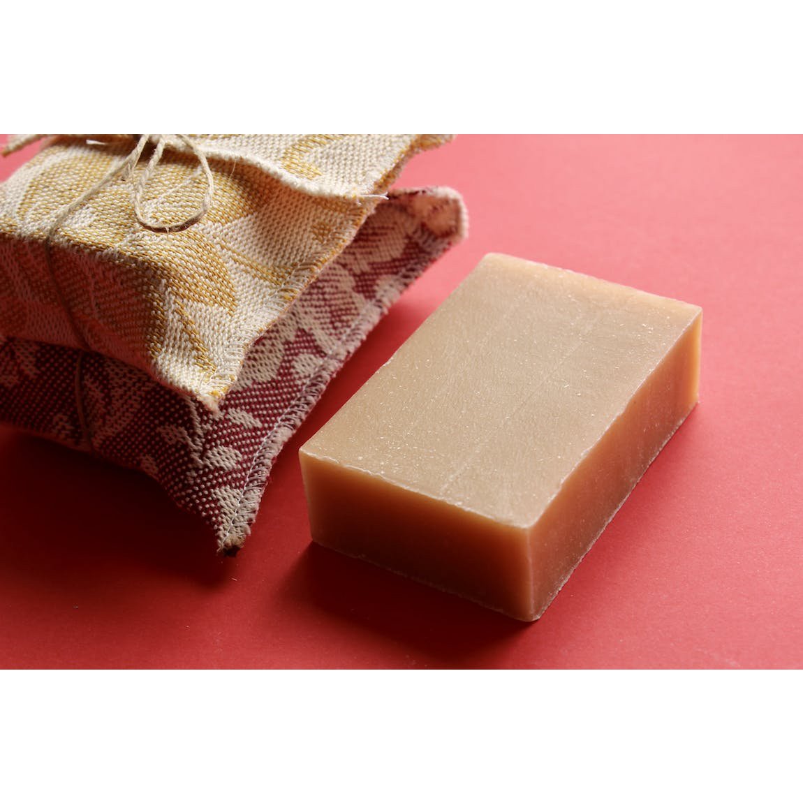 Sapone al gelsomino e argilla rossa