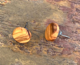 Boucles d'oreilles clous 12 mm en véritable bois d'olivier naturellement maîtrisé, design arrondi et élégant, beau grain marron