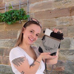 Neu 	 Domelo Dirndl Umhängetasche- Oktoberfest Trachtentasche. Tasche mit Edelweiß & Herz Design - Traditionelle Kleine Crossbody Bag aus Canvas & Kuhfell. Copy