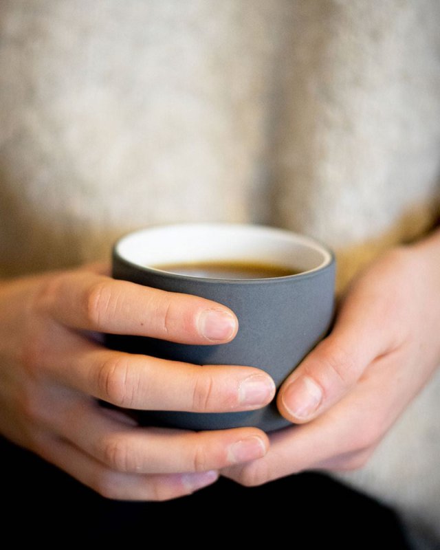 Cappuccinobecher Fundament | dunkelgrau / weiß