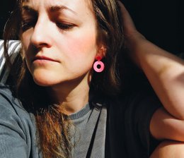 Colorblock Circle stud earrings in red & pink