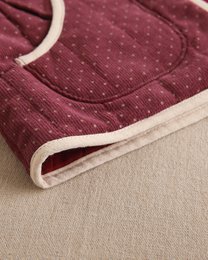 Mädchenweste mit lila Rüschen und beigen Tupfen P73-11604091