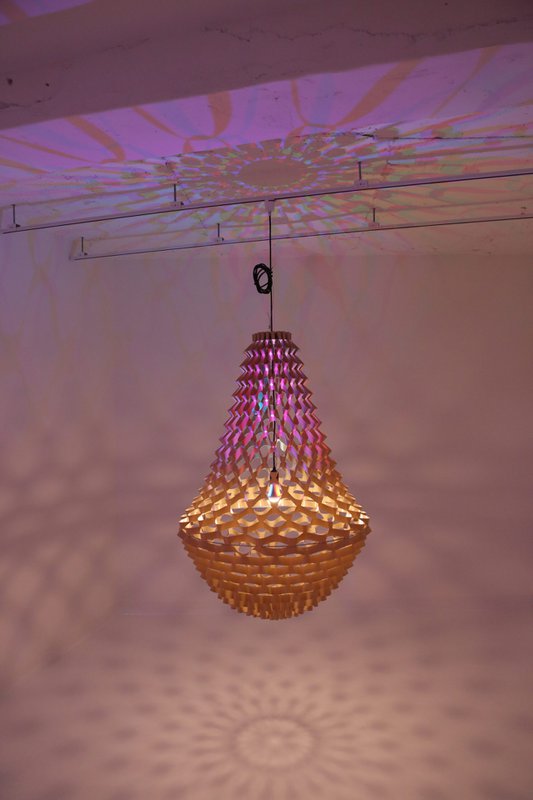 Lampadina CMYK 1: elimina le ombre colorate