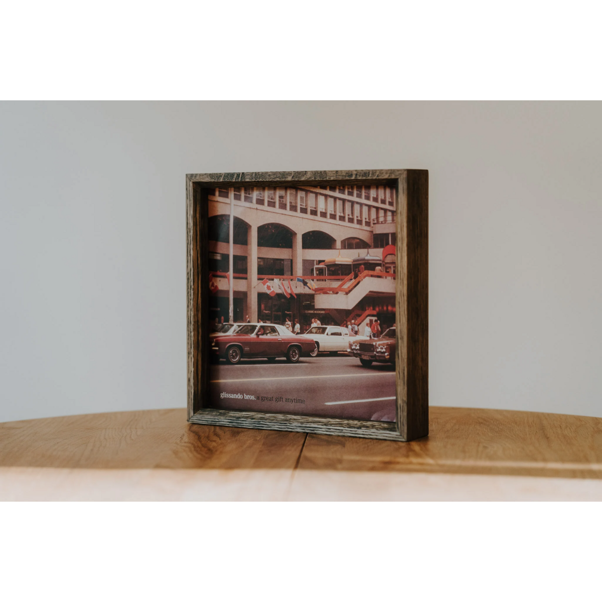 Frame di quercia artigianale per display di album in vinile, arredamento musicale elegante e regalo ideale per gli appassionati