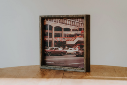 Frame di quercia artigianale per display di album in vinile, arredamento musicale elegante e regalo ideale per gli appassionati