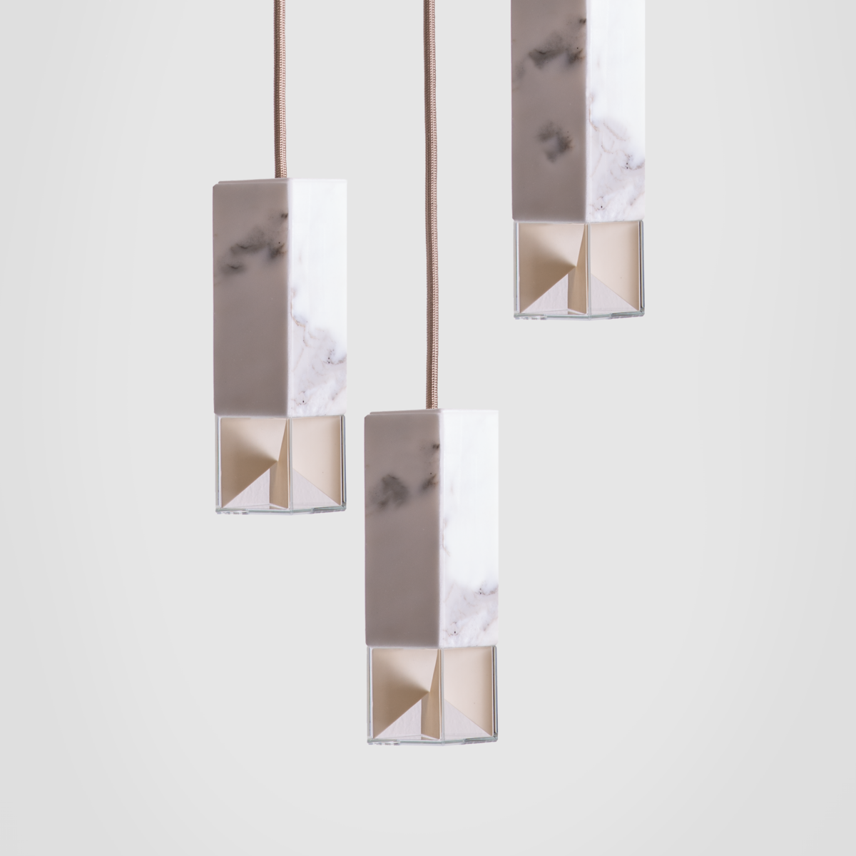 Lampada/Un Lampadario Trio in Marmo Calacatta