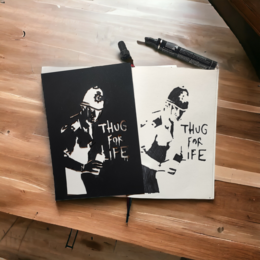Banksys Graffiti-Schablone – Thug For Life