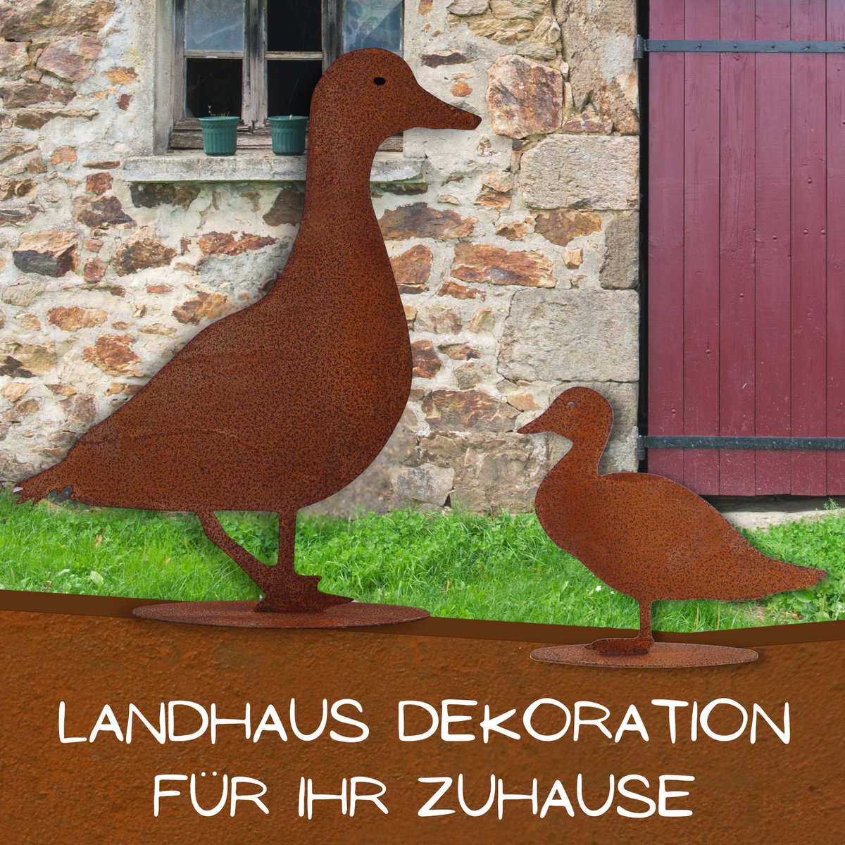 Rusty decorative duck on floor plate | Patina metal decoration