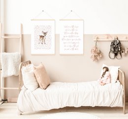 Impression d’art de pépinière de cerfs, affiche de cerfs, affiche de cerfs mignons, affiche de chambre de filles roses, impression boisée, impression de cerfs mignons, impression d’art de pépinière de filles, chambre de filles