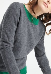 LILLY 1 Round-neck fitted cashmere sweater in anthracite gray