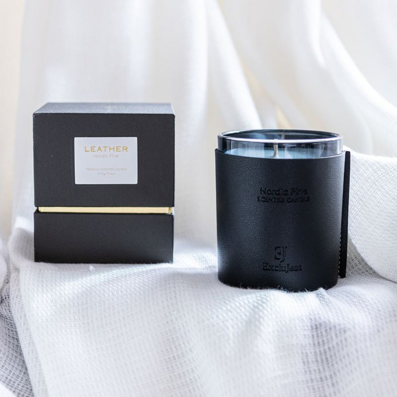 Premium leather scented candle - Nordic pine