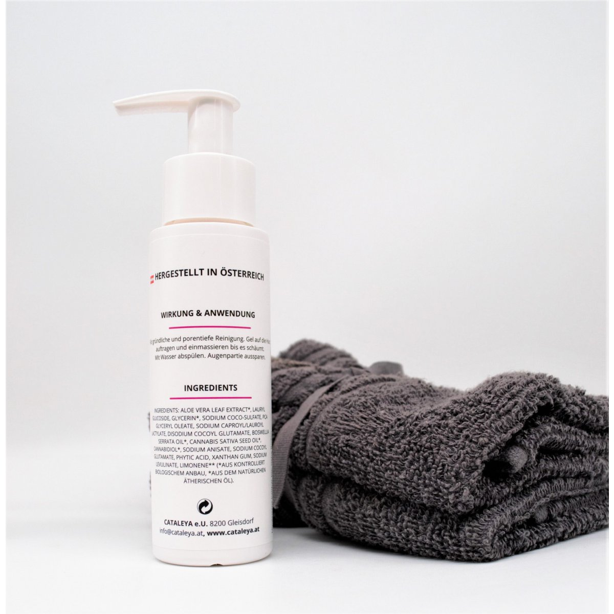 CLEANSING GEL for your skin with natural ingredients such as CBD oil, frankincense and aloe vera | Water-free, perfume-free, silicone-free, ORGANIC & VEGAN, face & body care 100ml