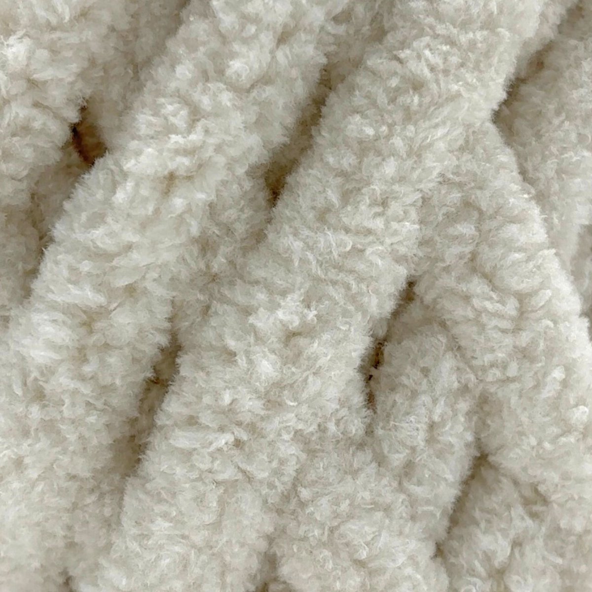 Sensy Chunky Yarn, Blanket Yarn, 7 oz, 28 Yards, Gauge 7 Jumbo