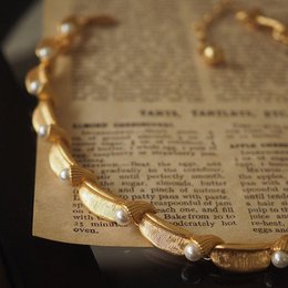 Collar de cinta de perlas de inspiración vintage