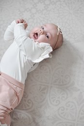 Kremowe Białe Prążkowane Body Z Falbankami