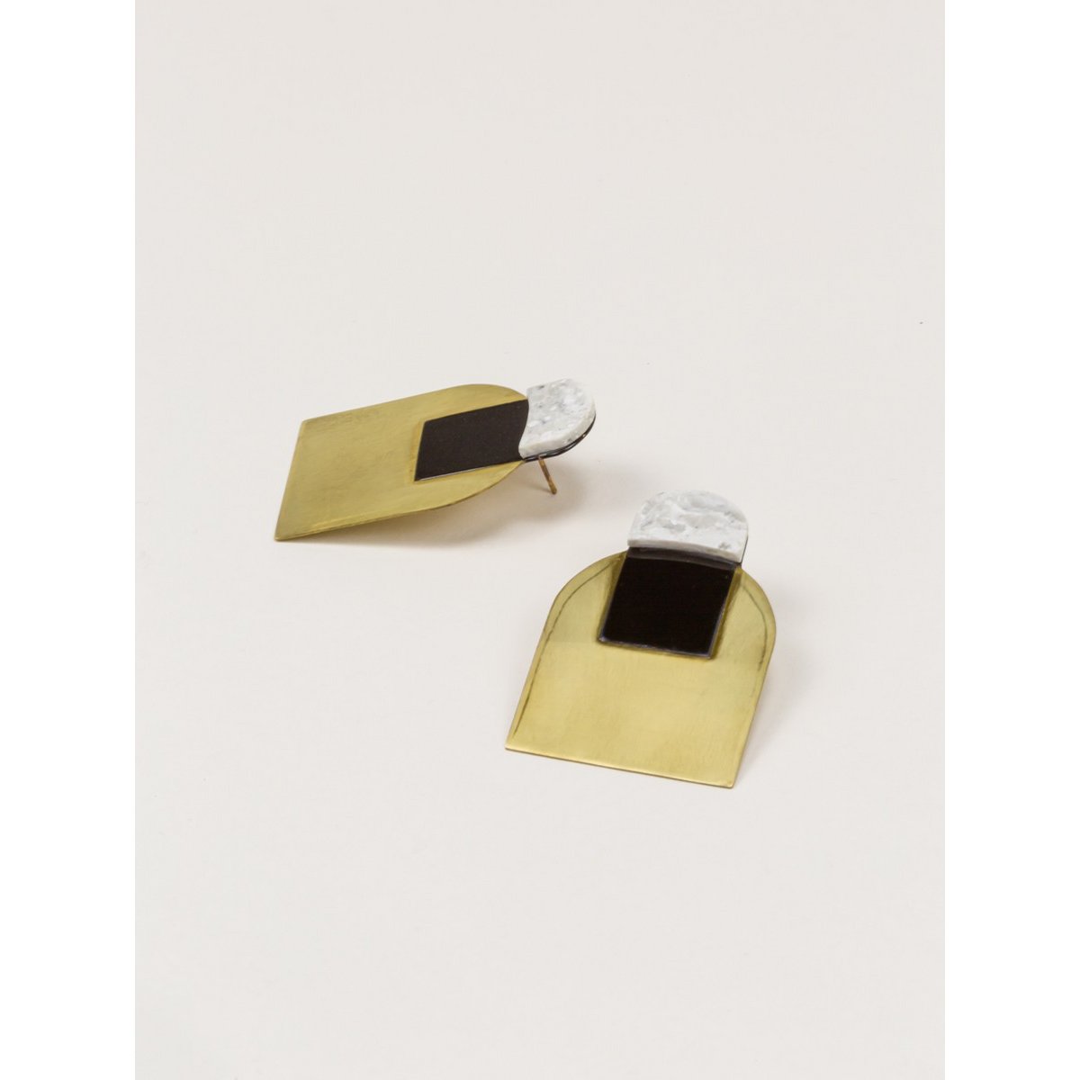 Pendientes Arche de piedra y latón