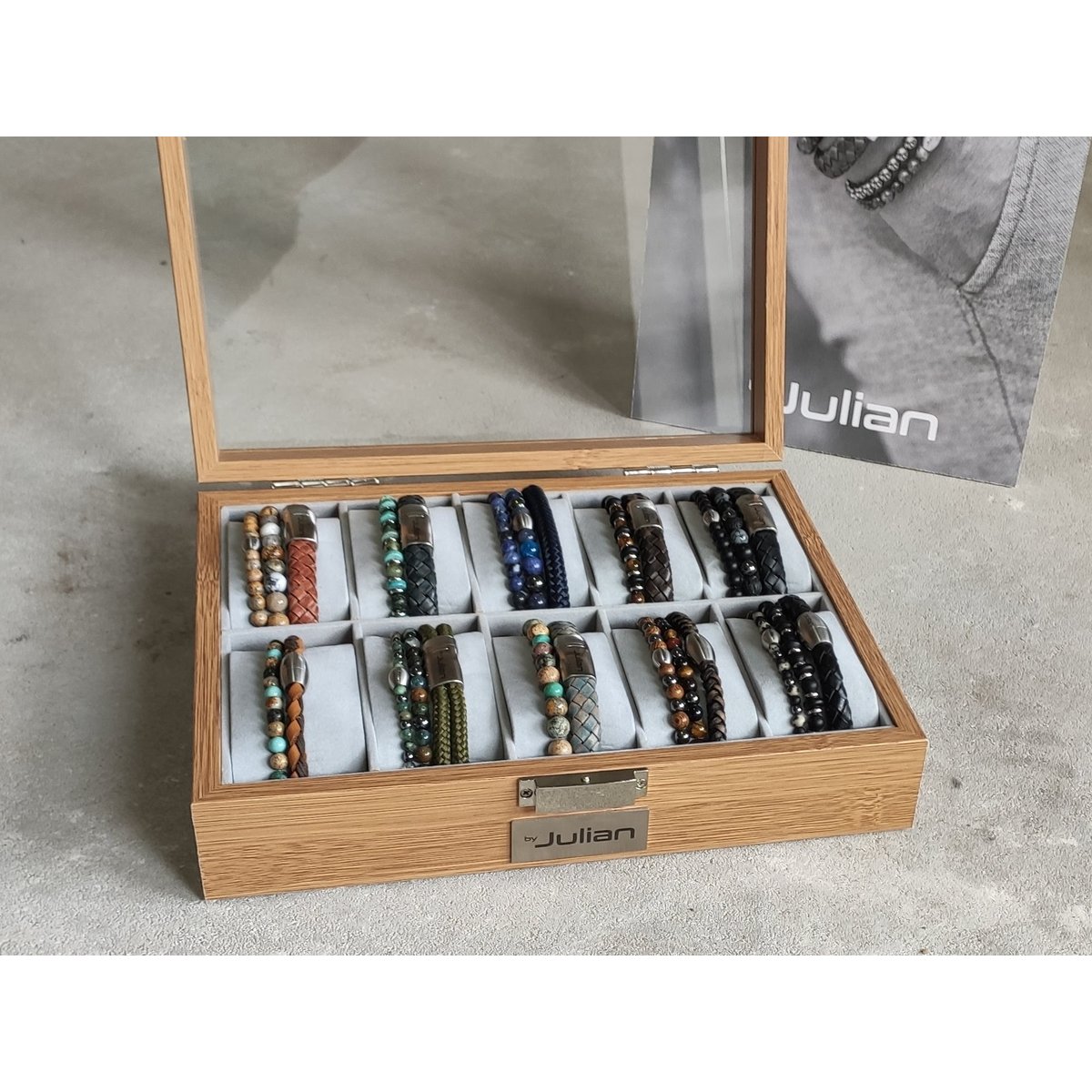 Armband display, koffer 10 kussens