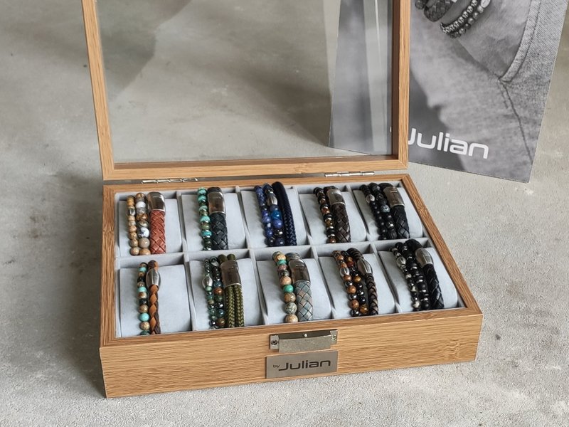 Armband display, koffer 10 kussens