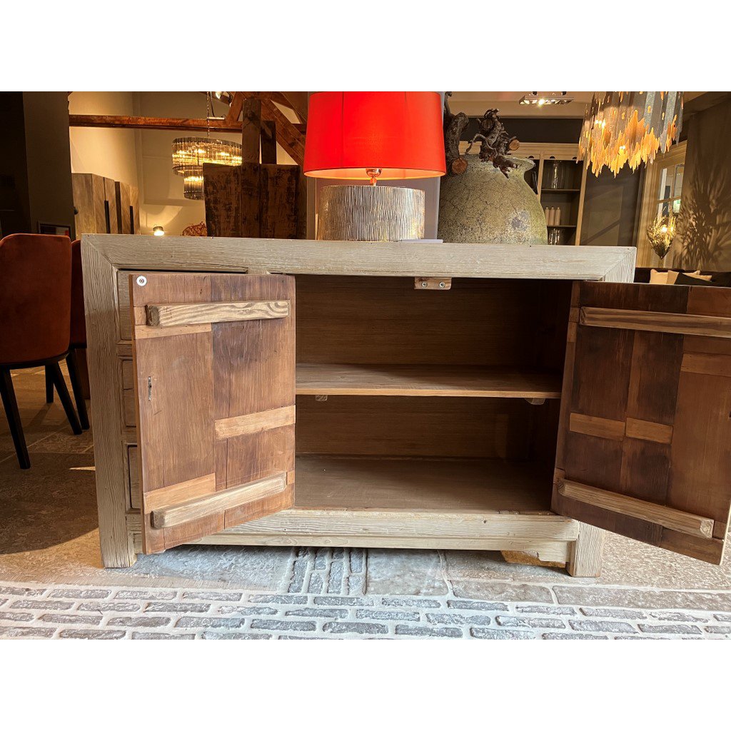 DRESSER.PRAGUE