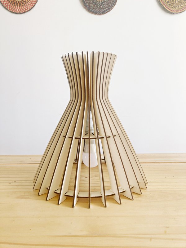 Lampe IKI - Polyvalence et raffinement minimaliste