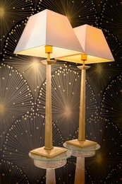 Papel pintado Art Déco con efecto metálico.