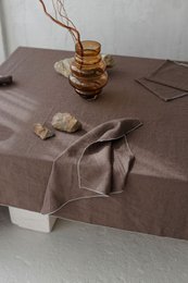 Linned dug med kontrastdetaljer Stone & Cacao Brown -330x145cm