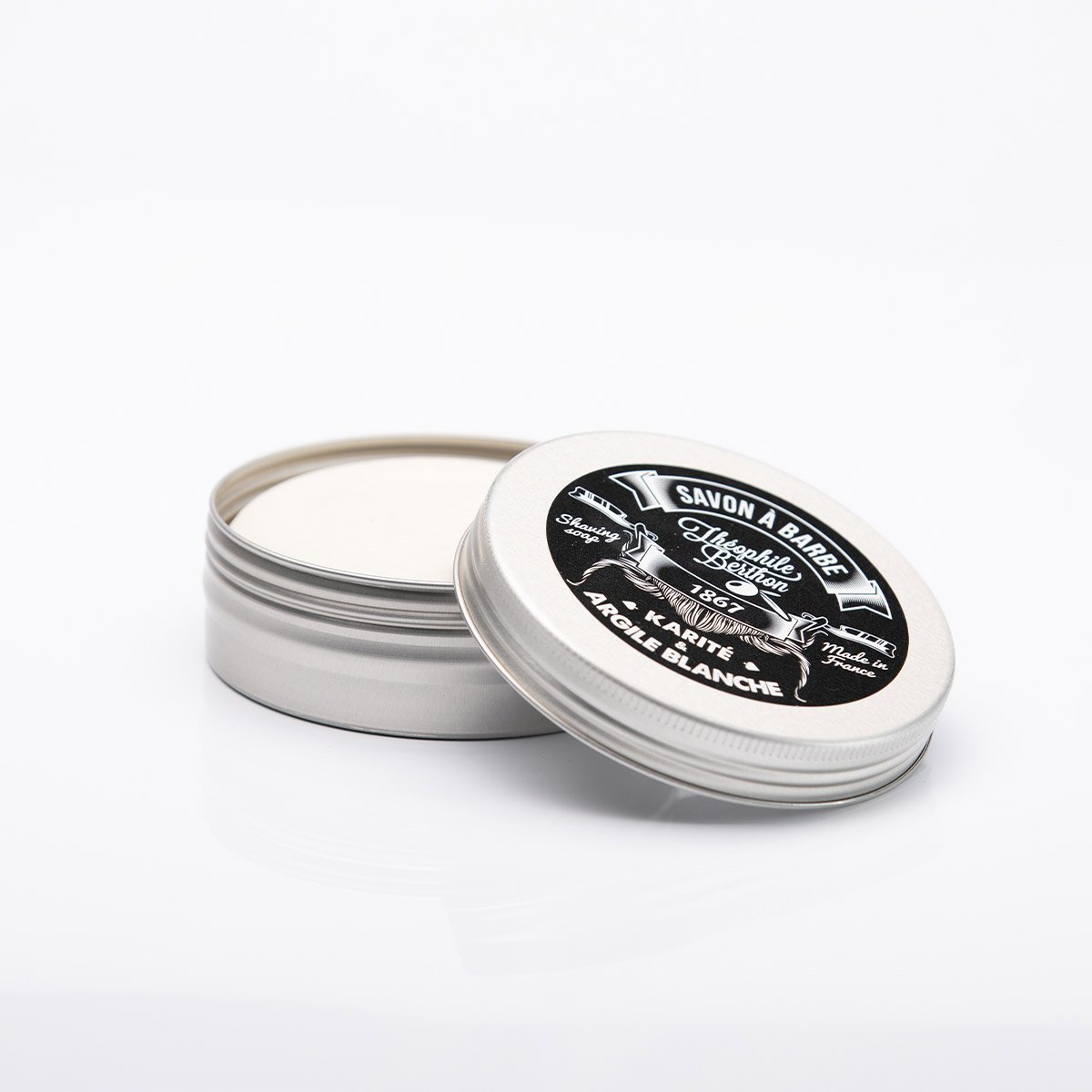 Barbersæbe med 3 naturlige aktive ingredienser fra økologisk landbrug. 100 g
