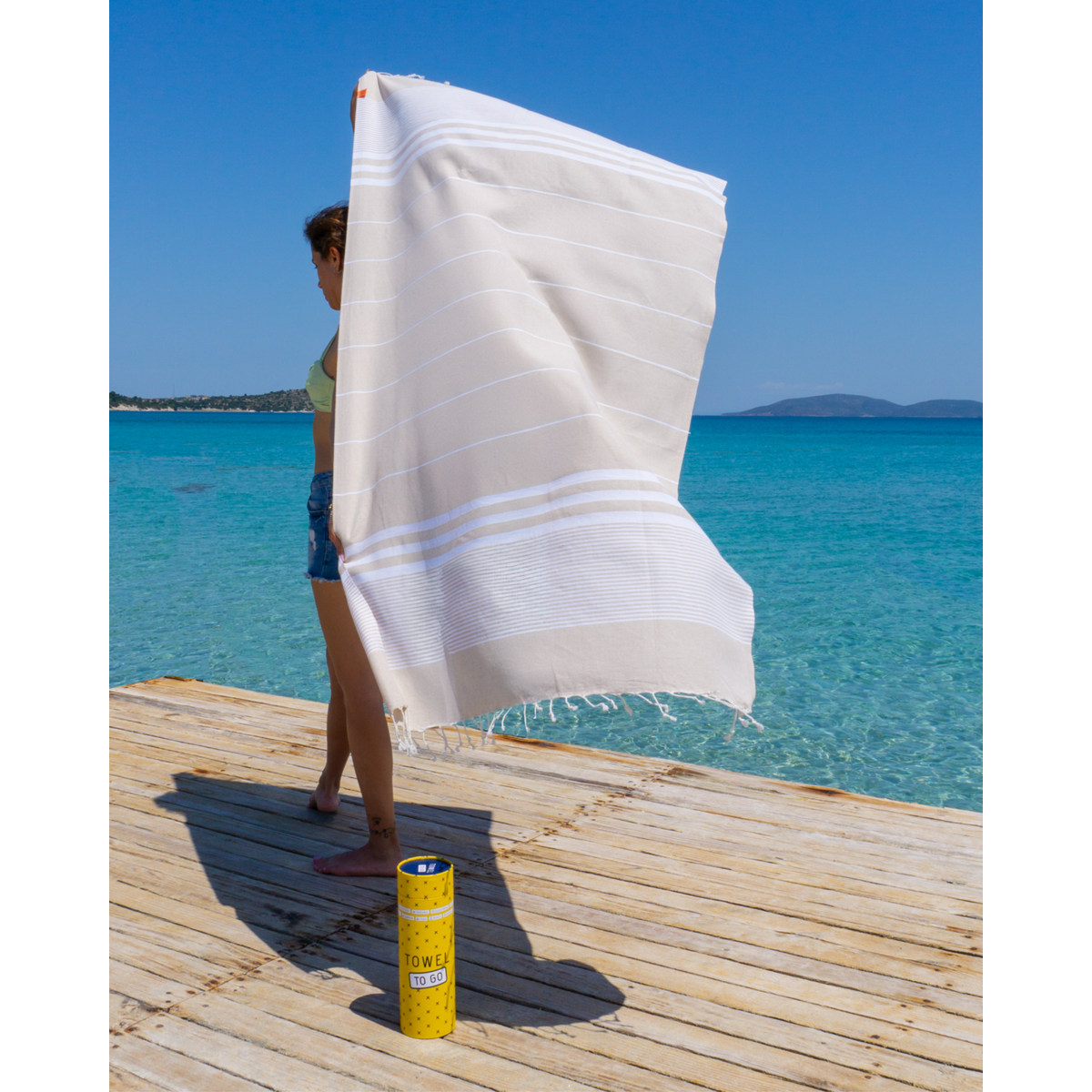 HANDDOEK TO GO MALIBU Katoenen strandlaken 180x100 cm | Lichtgewicht sneldrogend | Beige | met geschenkdoos