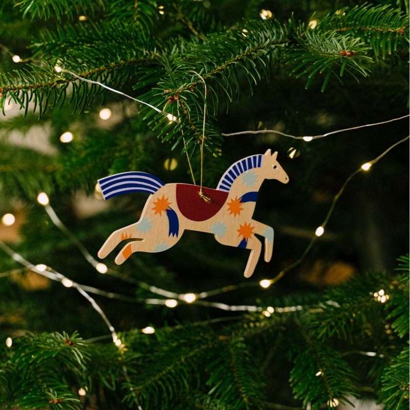 Træheste julepynt, skandinavisk folkestil