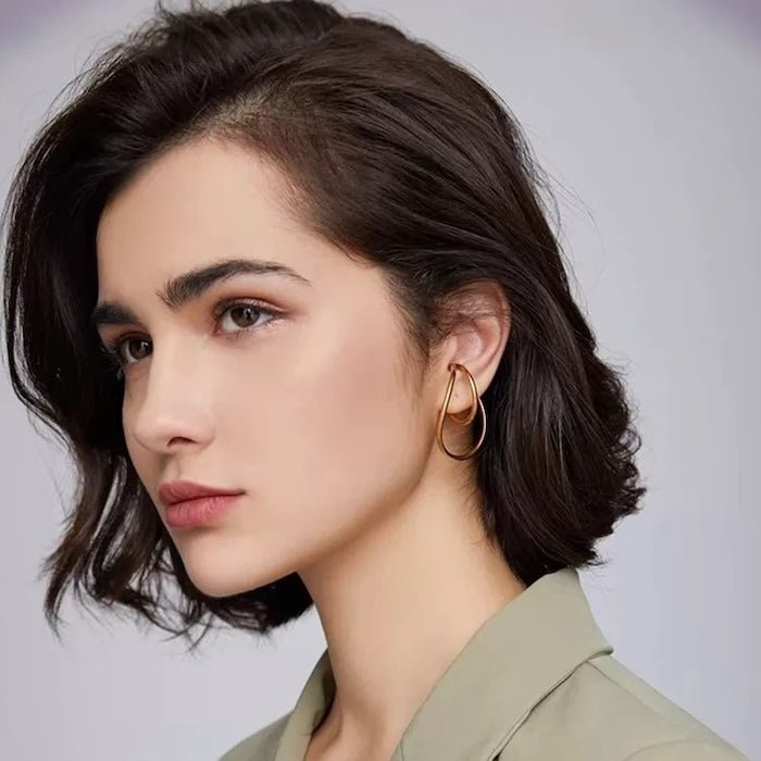 Ear Cuff con linea fluida geometrica 3D: un paio
